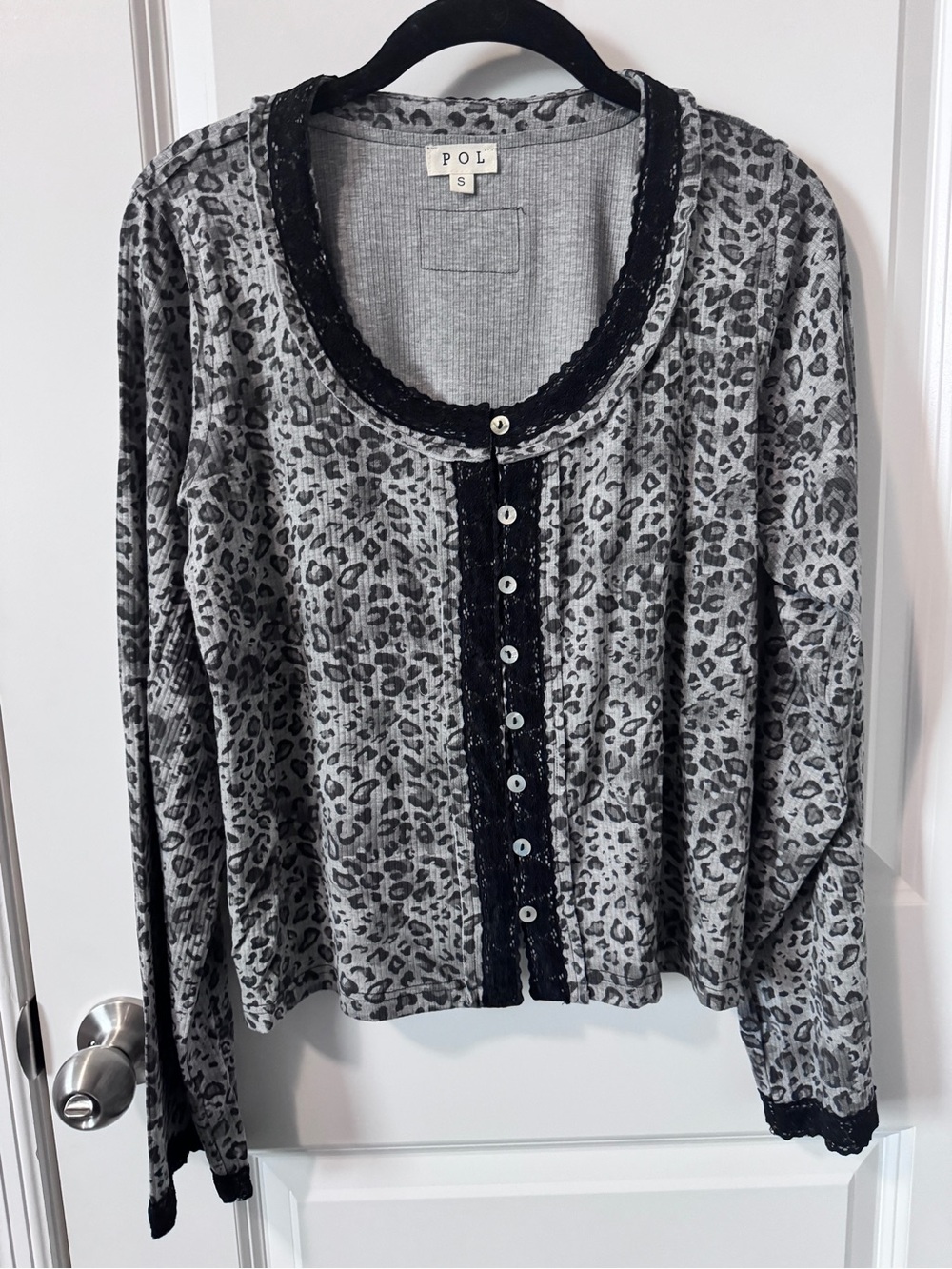 NWOT-POL Ribbed Knit Top in Light Gray and Black-Small